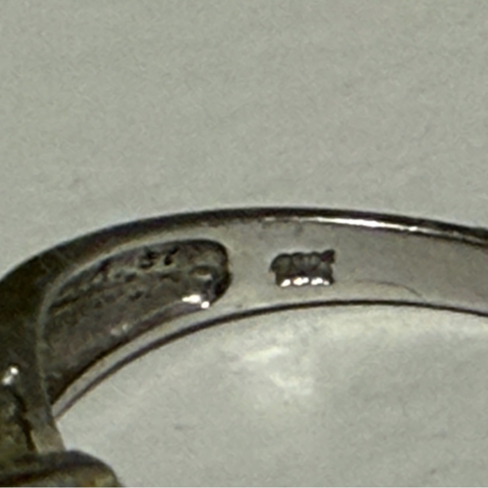Elegant Purple Stone Silver Ring - Picture 5 of 7